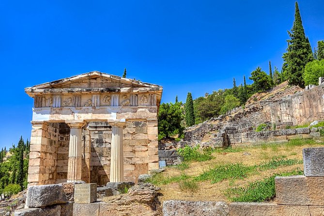 2-Day Delphi and Meteora Tour from Athens - Meteora Monasteries: Climbing to the Rock-Top Churches