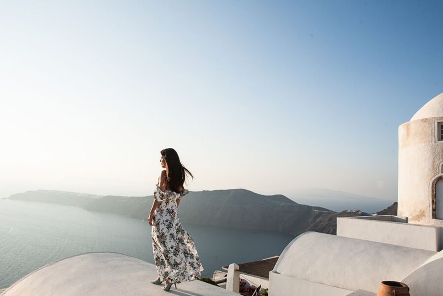 30’ Photoshoot in Oia! 30 edited photos! Effortless & Fun! - Key highlights to expect in Oia