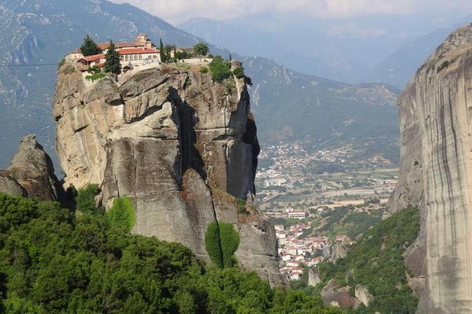 4-Day Classical Greece Tour: Epidaurus, Mycenae, Olympia, Delphi, Meteora - Group size, bus comfort, and how fast the day really moves