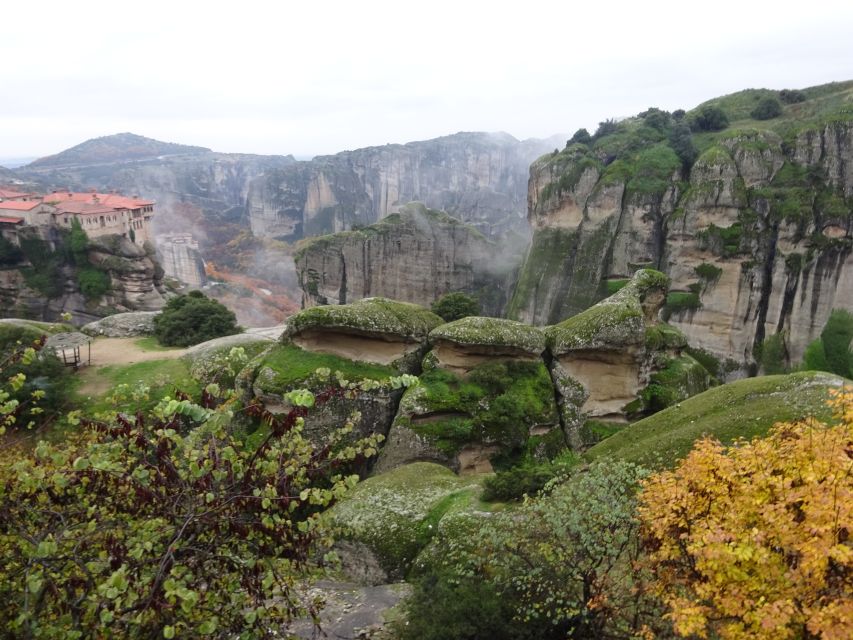 4-Day Tour of Mycenae, Epidaurus, Olympia, Delphi & Meteora - Long drives in Greece: how to make the bus time work for you