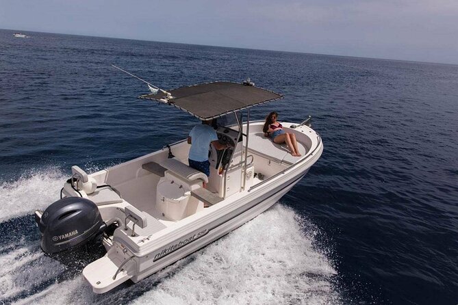 5 Hours Boat Rental in Santorini - Driving requirements and staying comfortable on the water