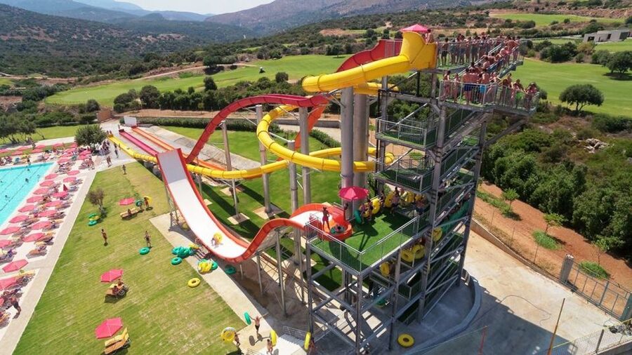 Acqua Plus Water Park Admission with Optional Transfer - The big-name slides: Kamikaze and Tsunami for stronger swimmers