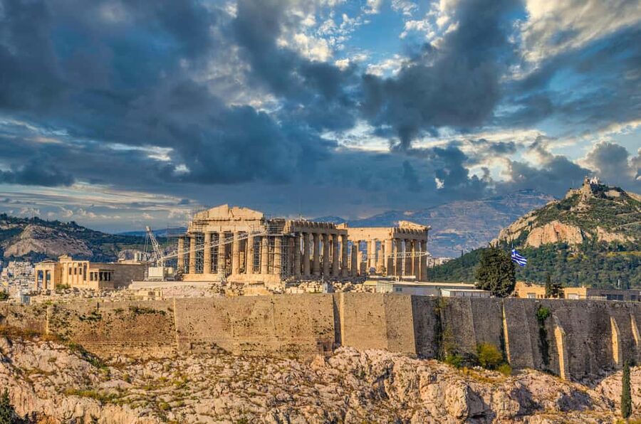 Acropolis and Parthenon: Guided Tour in Italian with Skip-the-Line Ticket - Temple of Athena Nike to the Parthenon, how the tour handles the big reveal