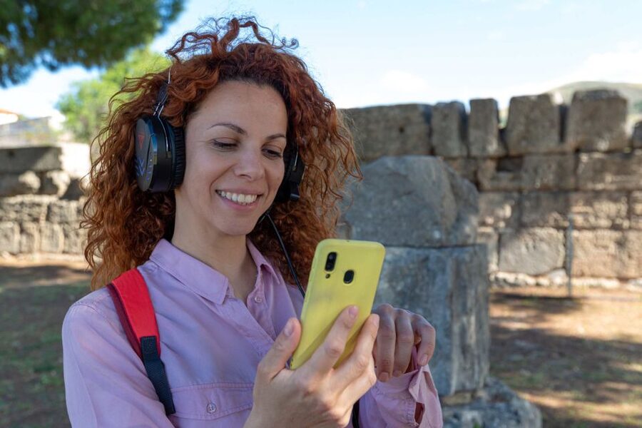 Acropolis of Lindos with Multilingual 3D Audiovisual Tour - Phone and earphones: the app depends on internet, so plan ahead