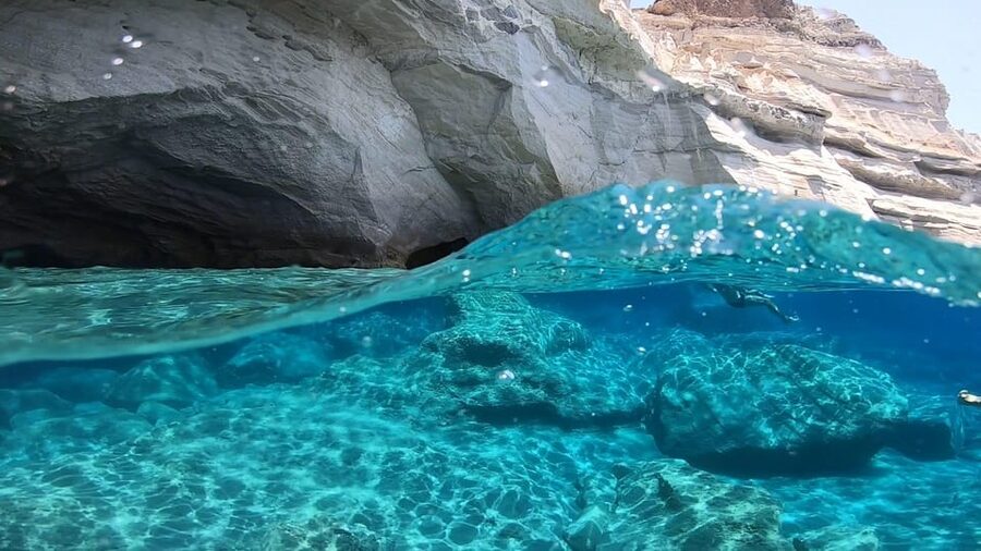 Adamantas: Full-Day Milos & Poliegos Boat Tour with Meals - From Fishing Villages to Poliegos: The Coast Gets Even More Interesting