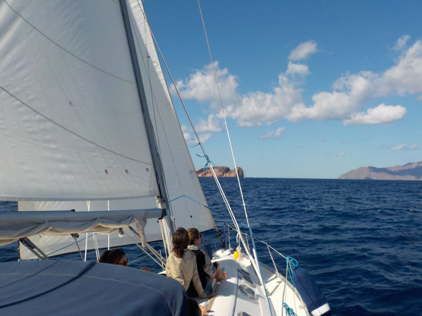 Adamantas: Milos Sightseeing Sailboat Cruise - Getting to Adamantas and setting yourself up for comfort