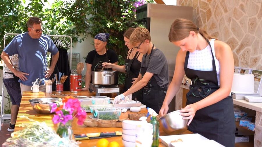 Argassi: Zakynthian Culture & Greek Cooking Class with Lunch - Getting To Restaurant Green Frog And Finding The Back Garden
