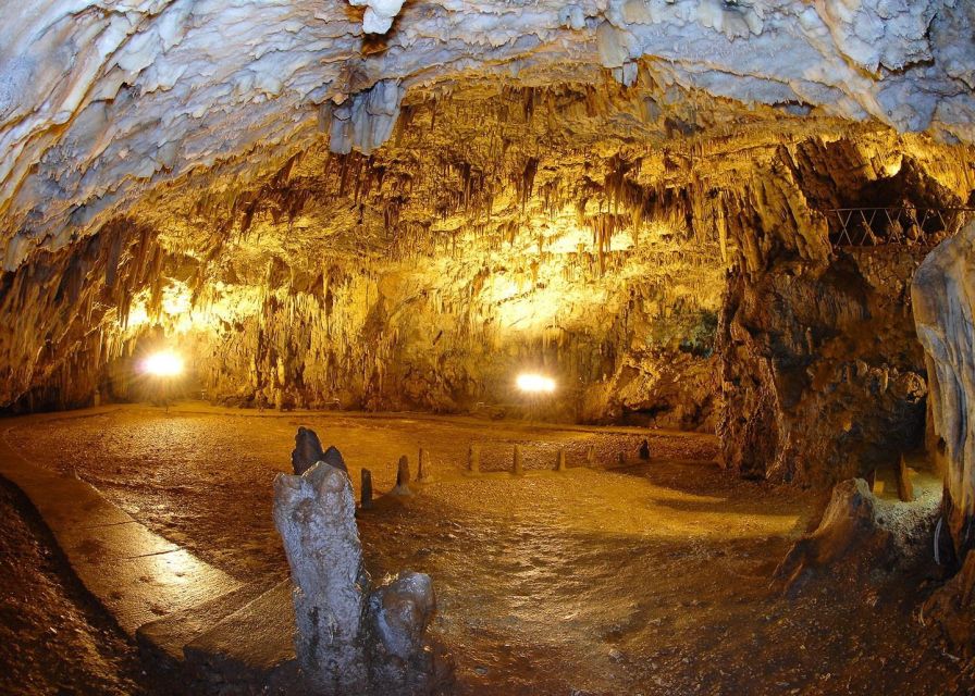 Argostoli: Explore Fiskardo, Myrtos Beach, Melissani Cave - A perfect one-day Kefalonia circuit from Argostoli