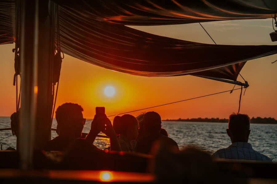 Argostoli: Sunset Cruise with Swim Stops, Dinner, and Wine - Where You Start In Argostoli, and How Not to Miss the Boat