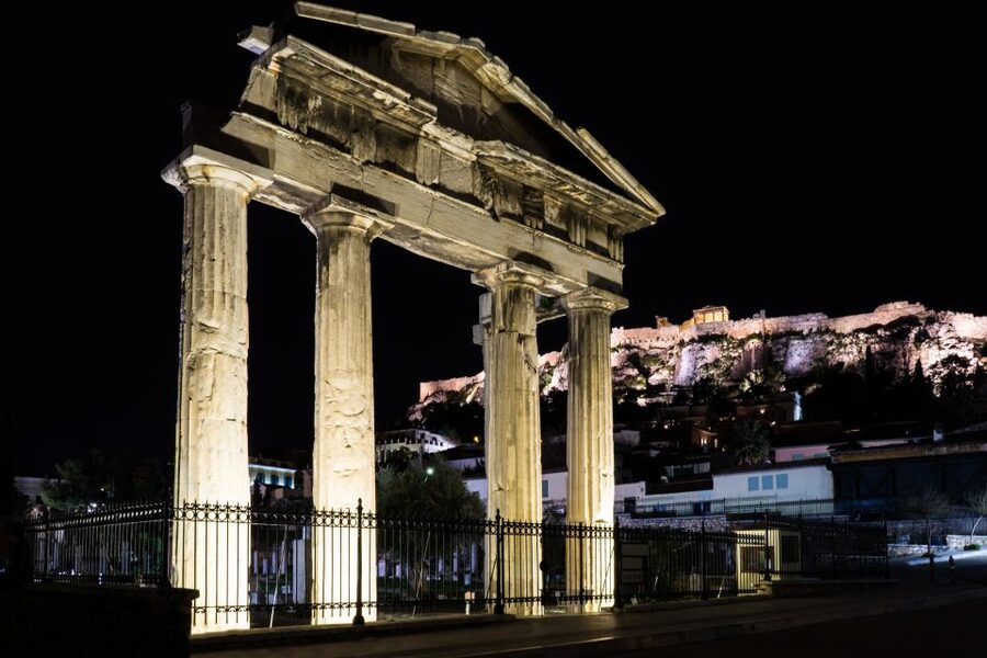 Athens: 2-Hour Highlights Tour by E-Bike After Sunset - A short break, then down into Plaka energy