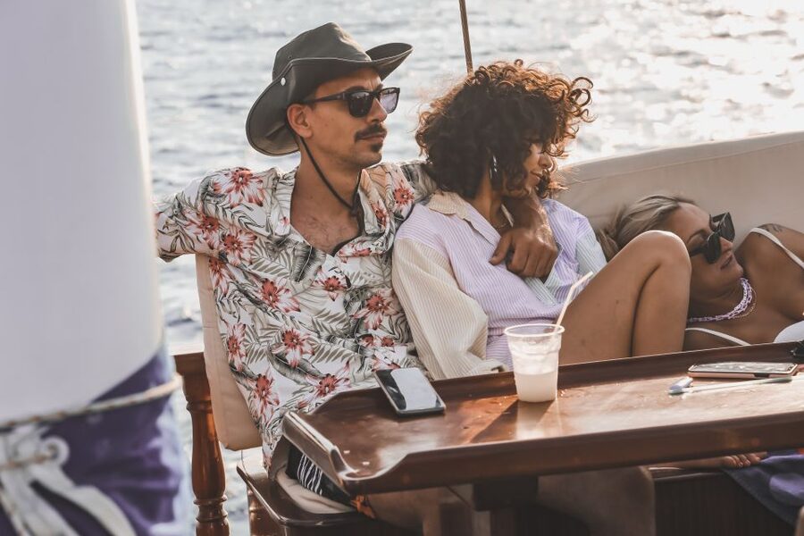 Athens: 3-Hour Sunset Cruise with Swim Stop, Snacks & Drinks - Snacks, drinks, and music that keep it feeling like an evening out
