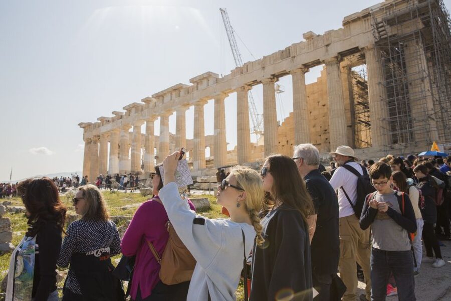 Athens: Acropolis Beat the Heat Guided Tour - Why the timed Acropolis approach matters in Greek summer