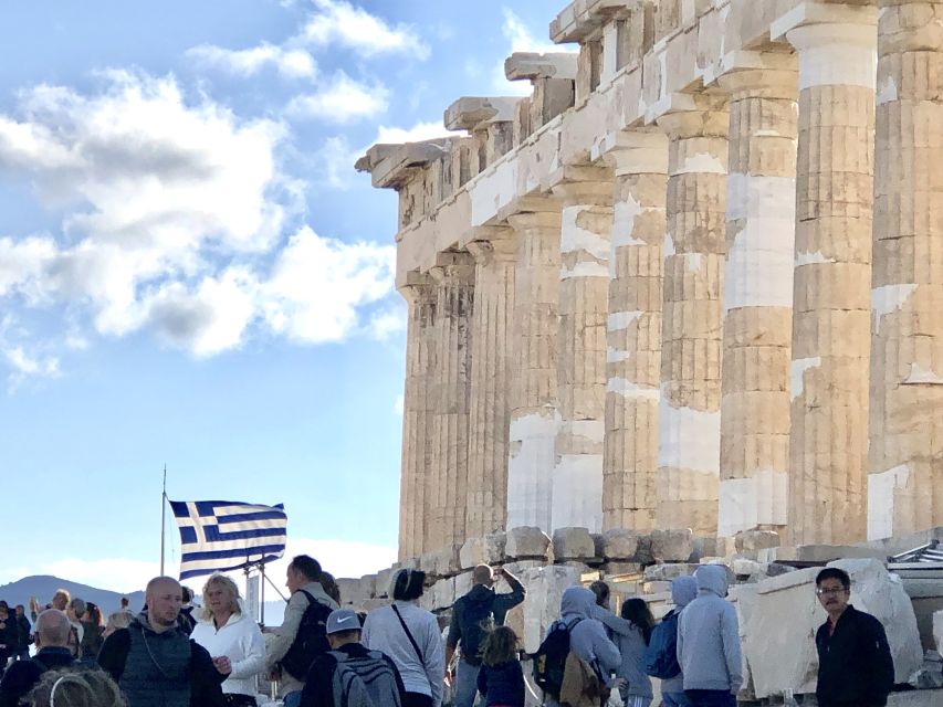 Athens:Acropolis - Historical Center Walking Tour in Spanish - Temple of Athena Nike and the Caryatids, up close
