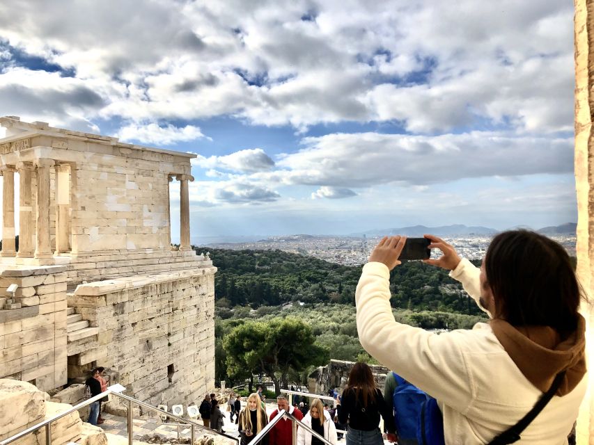 Athens:Acropolis - Historical Center Walking Tour in Spanish - Views from the Acropolis top: Hadrian, Zeus, Herod, and more