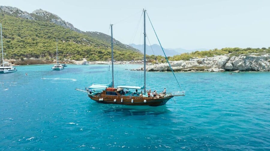 Athens: Agistri, Metopi & Aegina Cruise with Meals & Drinks - The Crew Experience: Where This Tour Gets High Marks