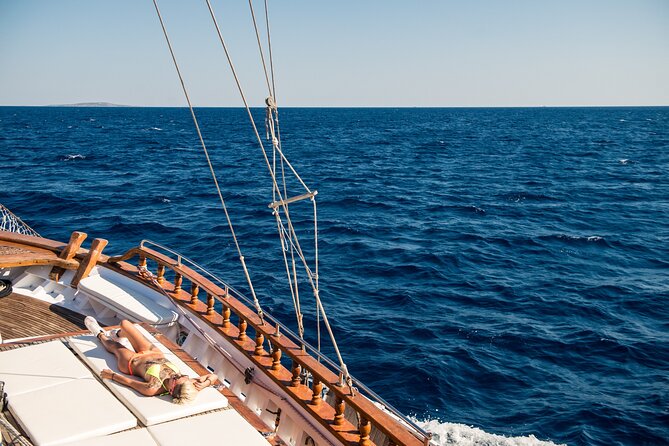Athens: All Day Cruise to Agistri Moni Aegina with Lunch & Drinks - Stop 3: Aegina, Pistachios, Market Stops, and a Temple-Stop Choice