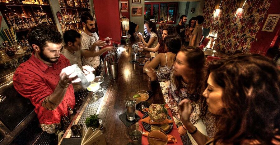 Athens by Night: Sightseeing, Spirits, and Food - Why This Athens Night Walk Works for First-Time Visitors