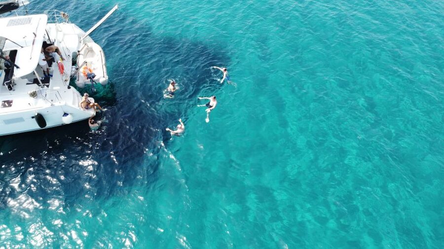 Athens: Catamaran Cruise with Fresh Lunch and Wine - Hydroussa swim stop: the water is the headline
