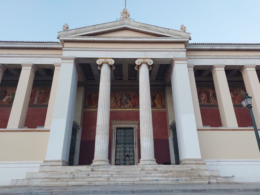 Athens: City Highlights Nighttime Walking Tour in Spanish - Why Athens looks extra good after dark