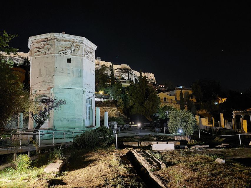 Athens: City Highlights Nighttime Walking Tour in Spanish - Syntagma Square and the Evzones at the Greek Parliament