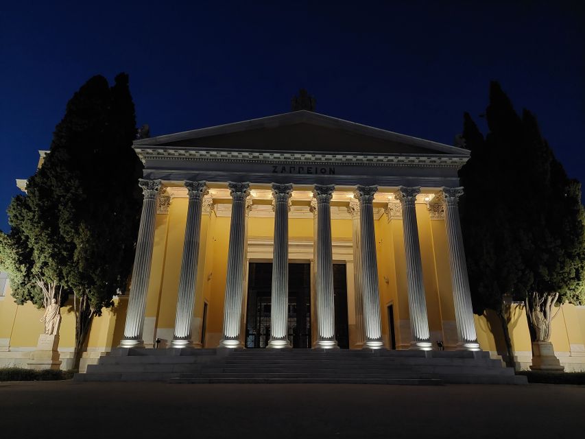 Athens: City Highlights Nighttime Walking Tour in Spanish - Who this Spanish night highlights tour fits best