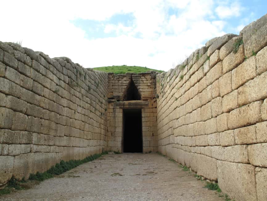 Athens: Corinth Canal, Mycenae and Nafplio Day Tour - Inside the Mycenae museum: gold artifacts that beat the usual souvenir logic