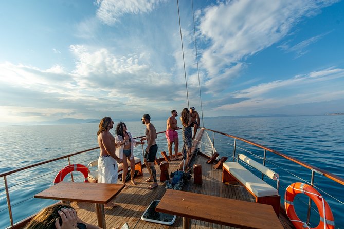 Athens Day Cruise: 3 Islands Tour in the Saronic Gulf with Lunch - Aegina and Kolona: Apollo’s column, pistachios, and the best food stop