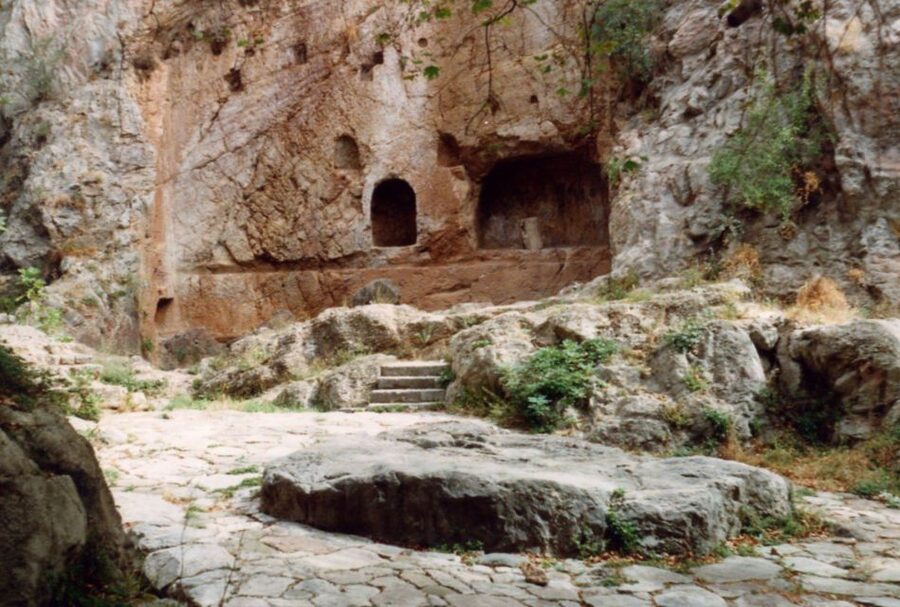 Athens: Delphi, Corycian Cave, and 300 Battlefield Day Trip - Pickup, Comfort, and the Drive That Starts the Story