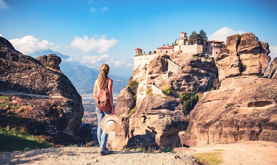 Athens: Full-Day Meteora Tour with Local Guide & Greek Lunch - Kalambaka and Kastraki, Your First Taste of the Meteora Foothills