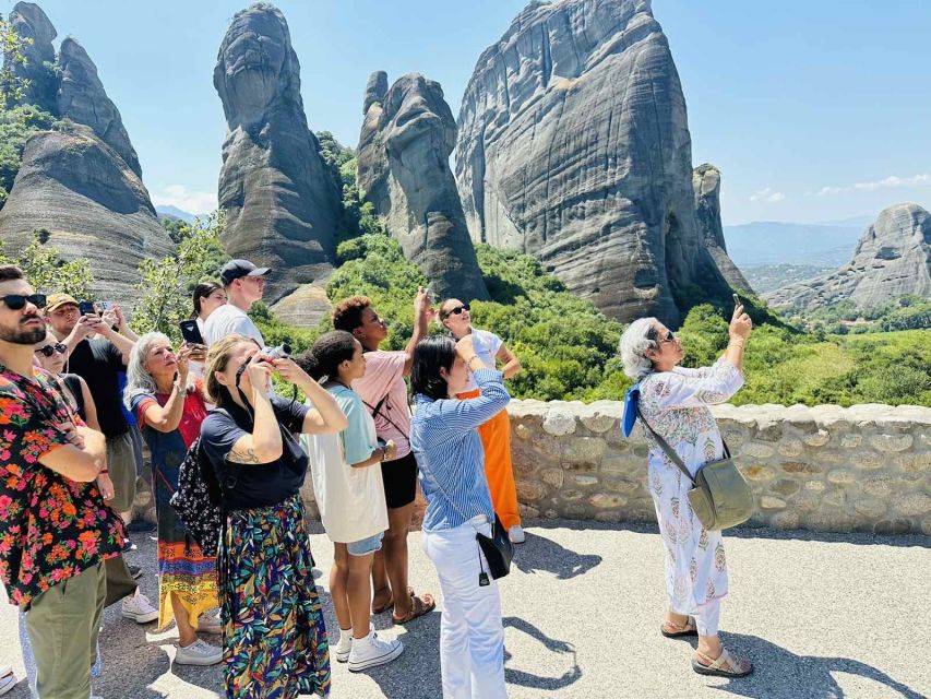 Athens: Guided Tour to Meteora Monasteries & Hermit Caves - The 4-hour Panoramic Meteora tour: photo stops with a plan