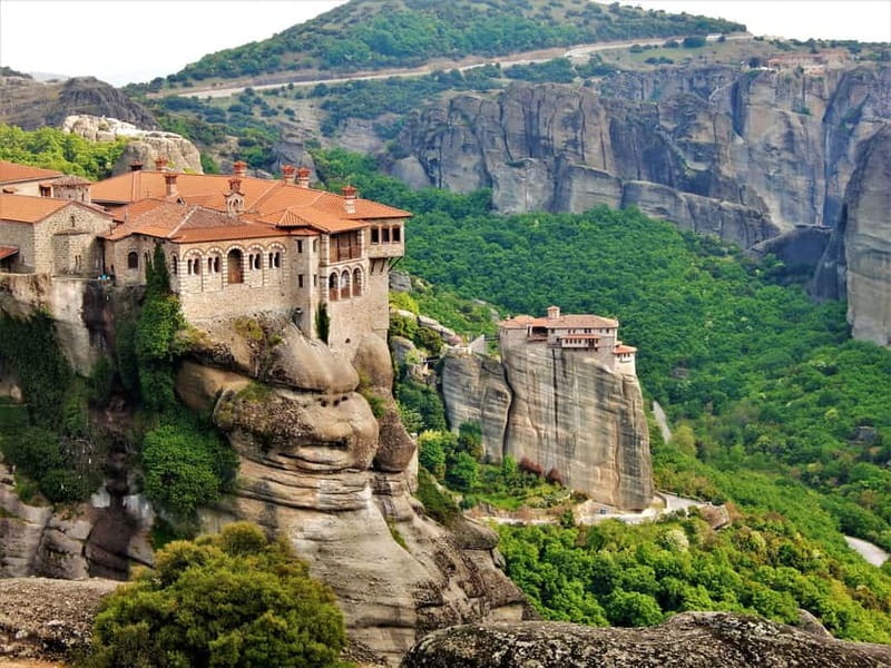 Athens: Guided Tour to Meteora Monasteries & Hermit Caves - What you actually see: 8 monasteries, 3 interiors, and Badovas caves