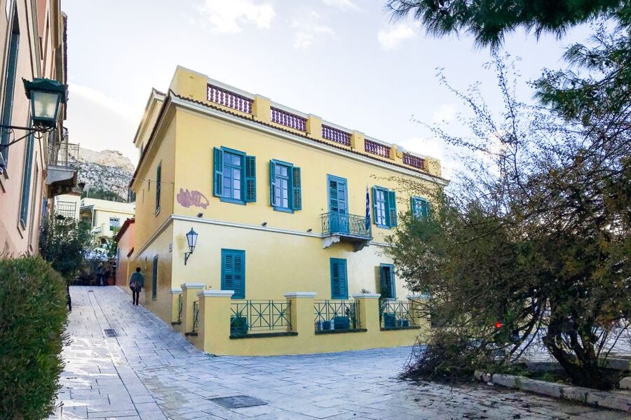 Athens Instagram Tour: The Most Scenic Spots - Anafiotika Lanes: The Postcard Streets That Still Feel Like Athens