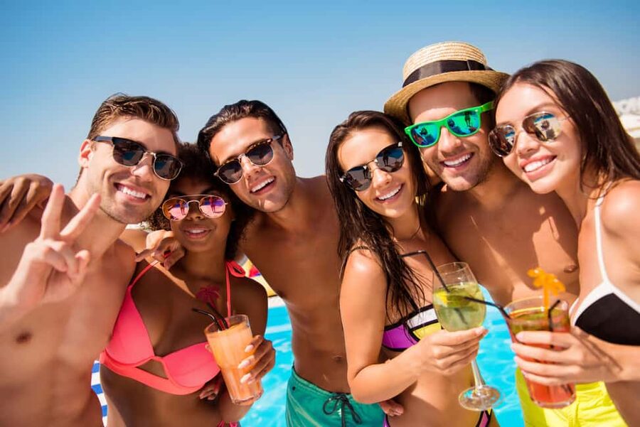 Athens: Lichadonisia Islets Beach Day with Short Boat Ride - The beach bar and how to plan your snacks and meals