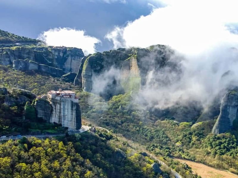 Athens: Meteora Monasteries Day Trip with Caves and Lunch - Small-group pacing, “worth it” walking, and who this tour fits best