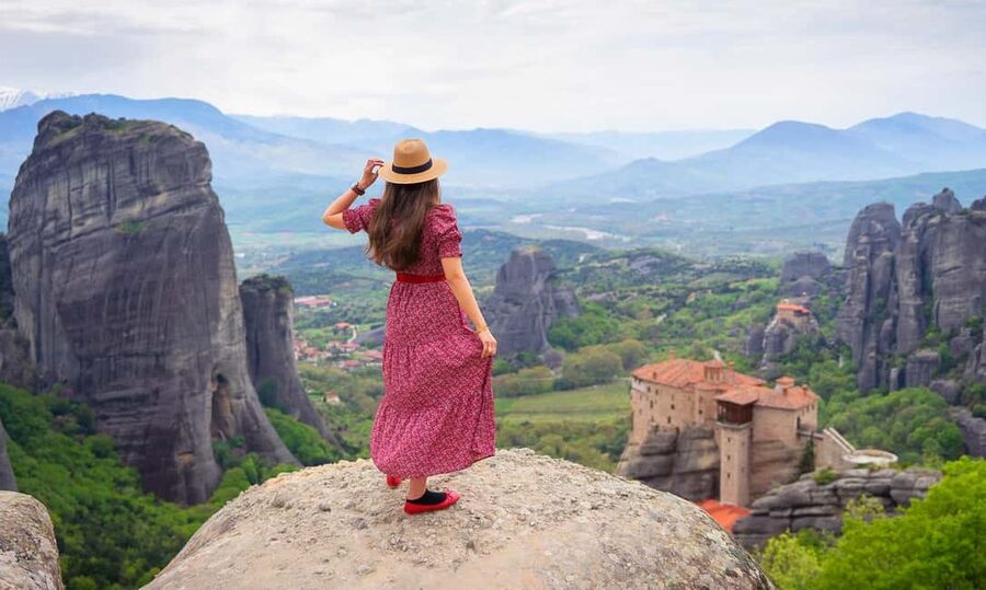 Athens: Meteora Monasteries Day Trip with Caves and Lunch - Meeting your guide in motion, Clement or Maria’s impact