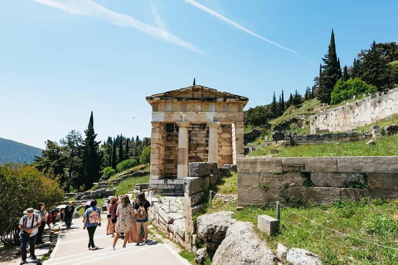 Athens: Mythology of Delphi, Museum and Arachova Guided Tour - Livadia Coffee Break: A Quick Reset Before the Oracle Country
