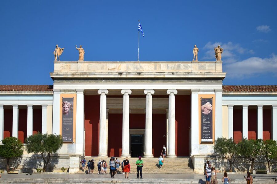 Athens: National Archaeological Museum Ticket & Audio Guide - Crowds, wayfinding, and that courtyard cafe break