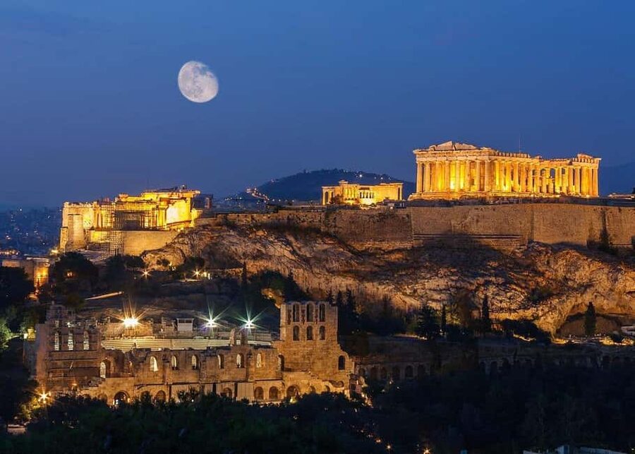 Athens: Night Walking Tour with Local Guide - Anafiotika to Plaka: narrow lanes, slow wandering, and what to look for