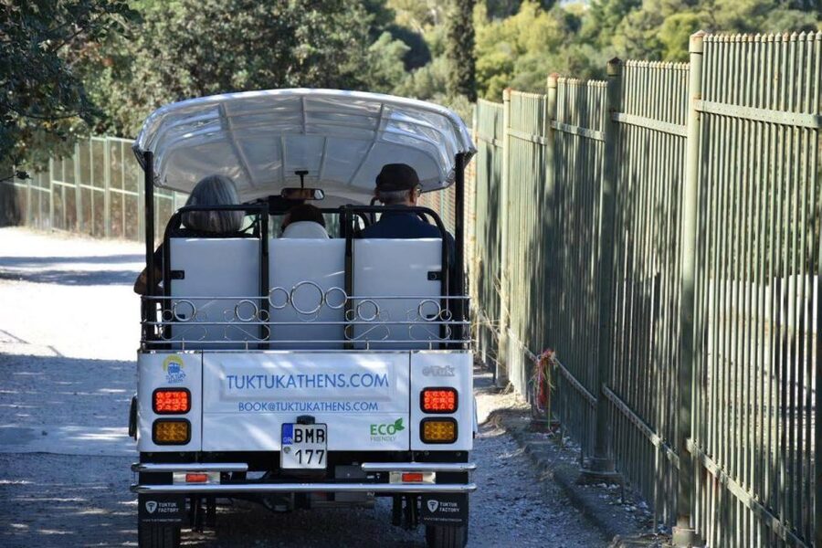 Athens: Private Evening Sightseeing Tour by Electric Tuk-Tuk - Electric tuk-tuk nights in Athens: why this style works
