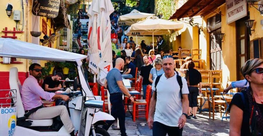 Athens: Private Evening Sightseeing Tour by Electric Tuk-Tuk - From pickup to first monuments: what the opening stretch feels like
