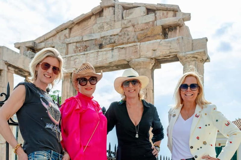 Athens: Professional Photoshoot - Super Premium: 90 minutes, more main sights, and an outfit change option
