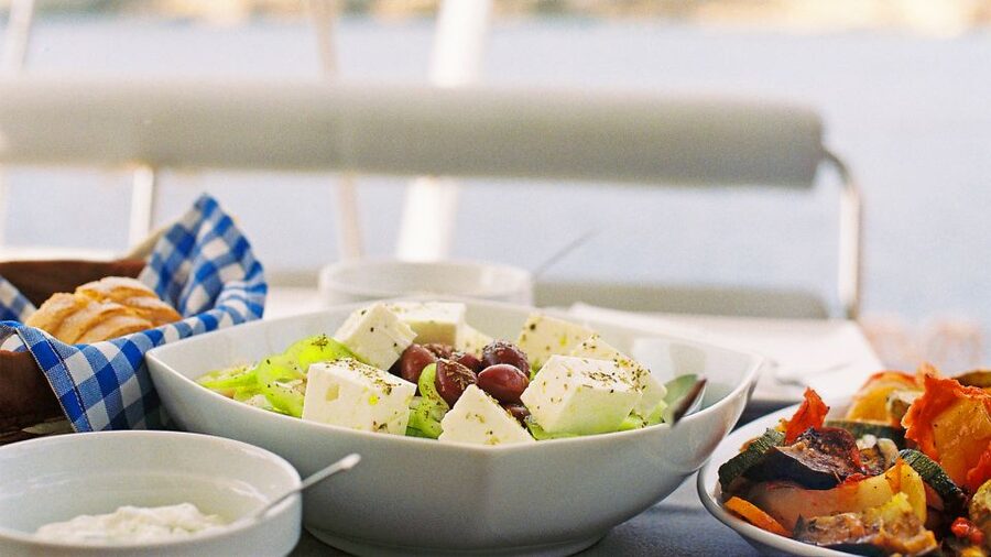 Athens: Riviera Catamaran Cruise with Meal and Drinks - Comfort, crowd level, and what to pack for the sun