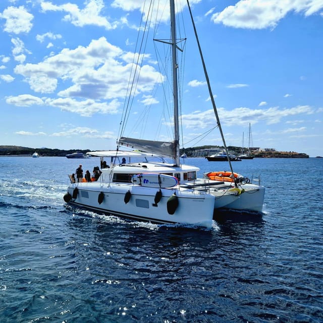 Athens: Riviera Catamaran Tour with Fresh Meal and Drinks - Pier 7 to Alimos Marina: the first 45 minutes set the mood