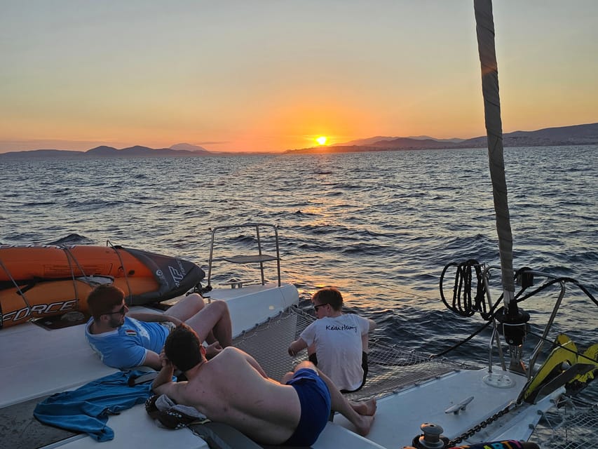 Athens: Riviera Catamaran Tour with Fresh Meal and Drinks - The 7-dish lunch plus wine and beer: why this is real value