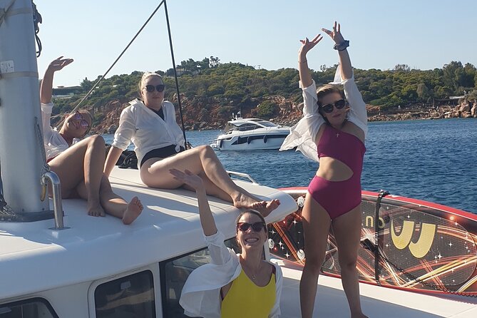 Athens Riviera Catamaran tour with fresh Meal Drinks and Swimming - Drinks, Soft Drinks, and the Lunch Table Mood