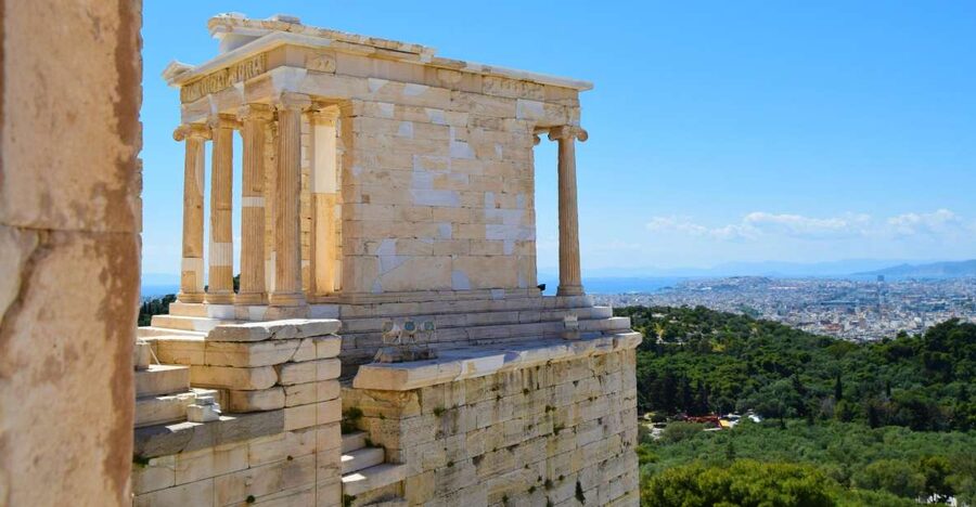 Athens: The Acropolis Guided Walking Tour in Dutch - Propylaea entrance gate: the framing that sets up the temples
