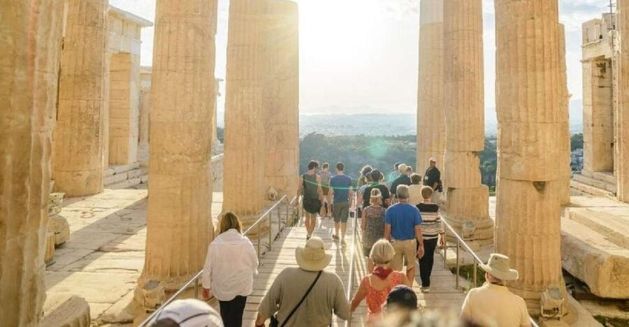 Athens: The Acropolis Walking Group Tour with a French Guide - Why the Acropolis works best on an evening walking tour