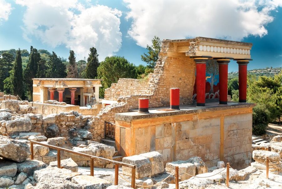 Chania/Rethymno: Knossos Palace & Heraklion City Tour - Heraklion city-center free time: the best way to cool down