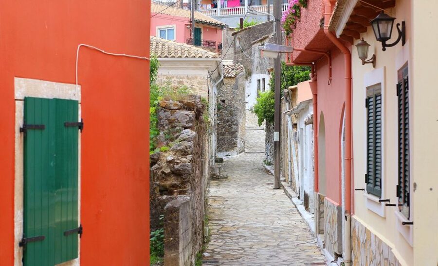 Corfu: Shore & Shared - Palaiokastritsa, Lakones, Kratsalo - Tour guide style and small-group pace: what makes it feel worth it