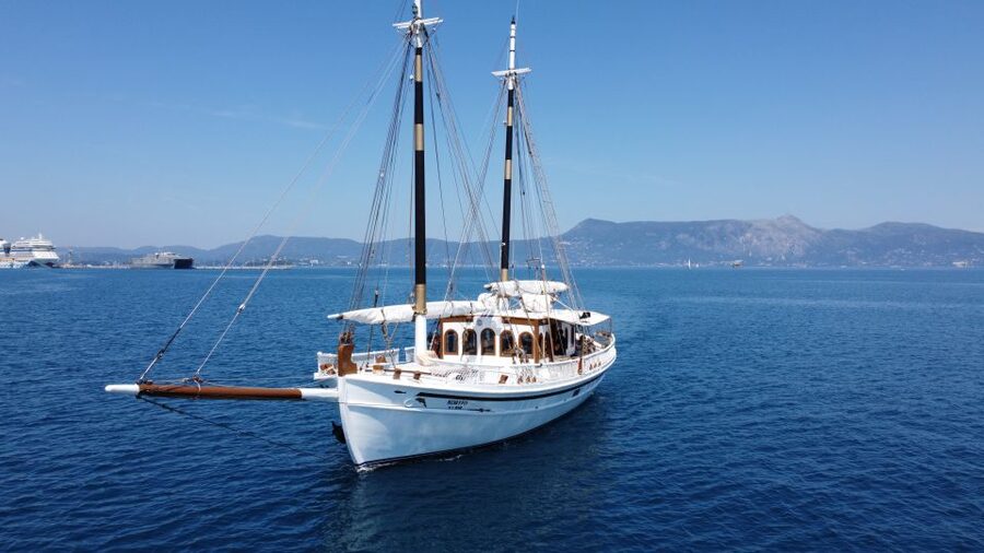 Corfu: Sunset Cruise on Classic Boat with Cocktails & Snacks - Cocktails, local finger food, and the right kind of onboard vibe